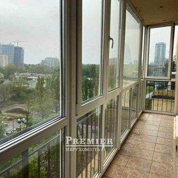 Квартира з ремонтом та видом на море у Приморському районі