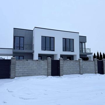 Продаж будинку -двояна