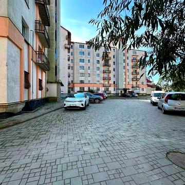 Продаж 2 к квартири у Мікрорайоні