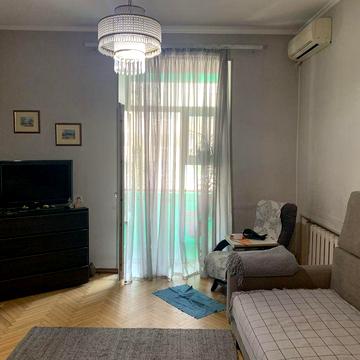 Двокімнатна в «сталінці» з ліфтом.