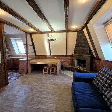 Довгострокова оренда 2к в центрі з каміном