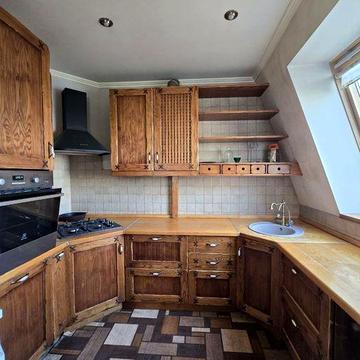 Довгострокова оренда 2к в центрі з каміном