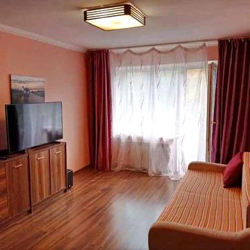 Сдам светлую  1 к  квартиру Тополь 3