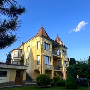 Будинок в елітному передмісті