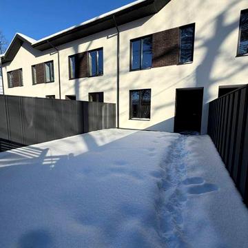 Таунхаус з задньою ділянкою на 14 метрів двором! Центральний парк