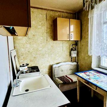 Продам 2 к квартиру возле метро, ул. Державинская, 2 ( Коцюбайла )