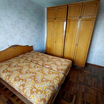 Здається 2-кім квартира по вул.Стародніпровській.Ціна 4000+ку.