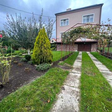 Продаж простoрого будинку в м. Городок