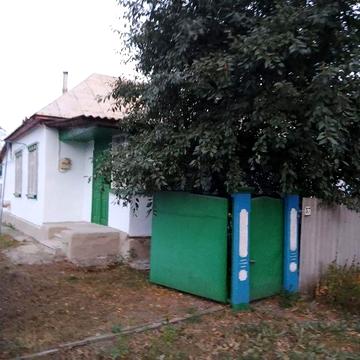 Дом с усадьбой, будинок  з садибою.  Хата в центрі села
