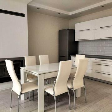 Оренда сучасного 2-х поверхового будинку в місті!