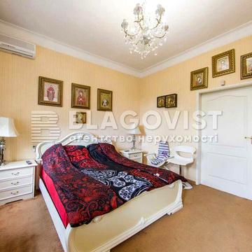 Кирилівська 109б Сталінка 3-кімнатна з ремонтом з видом на парк