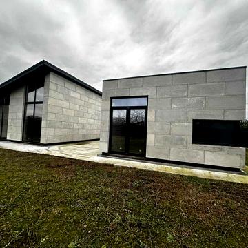 Архітектурний будинок у Ворзелі на великій ділянці