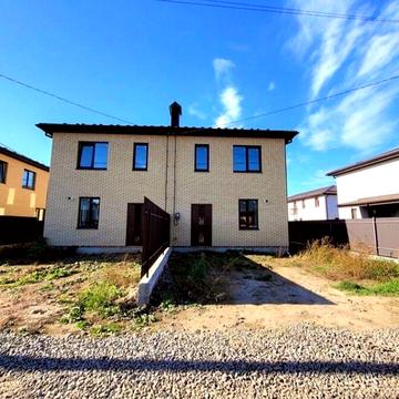 Продам таунхаус.  Зручне розташування.  Підведено комунікації.