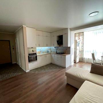 Світла квартира з атмосферою затишку + велика кухня-вітальня!