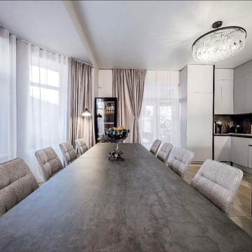 Чудовий, укомплектований будинок Буча, сосни, центр.