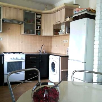 Йорданська вул. (Лайоша Гавро), 4