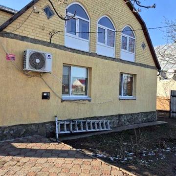 Продаж   гарного  будинку  , передмістя.