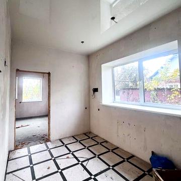 1/2 домоволодіння 42 кв м .Свій окремий вхід, двір 3 сот.Заізд. Харків