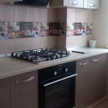 Сдаётся долгосрочно 2 ком квартира на Марсельской. Газ.