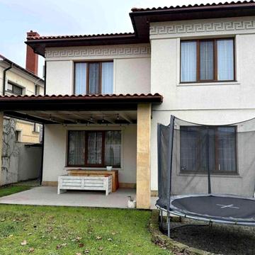 Уютный современный дом в Совиньоне.