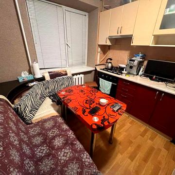 Продаж 2к квартири на Вишенькі, пр. Юності