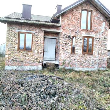 Продаж двоповерхового будинку біля Тернополя з земельною ділянкою