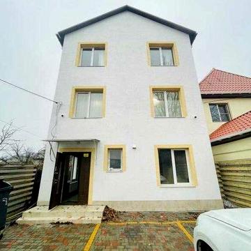 Продам 2-кімнатну квартиру з євроремонтом у новобудові ! вул. Умова