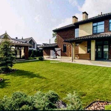 Здача дизайннерського будинка з басейном в центрі Ужгорода!