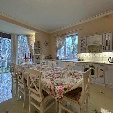 Здається Таун Хаус Лісова Буча