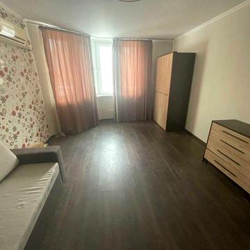 Оренда 1к. просторої квартири по вул. Ахматової, 32/18