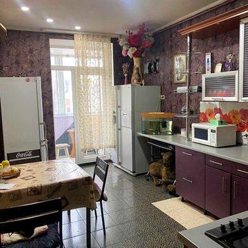 Продам 3-х кімнатну сталінку в центрі