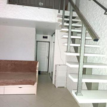 Сдаётся долгосрочно 2ух уровневая смарт квартира.