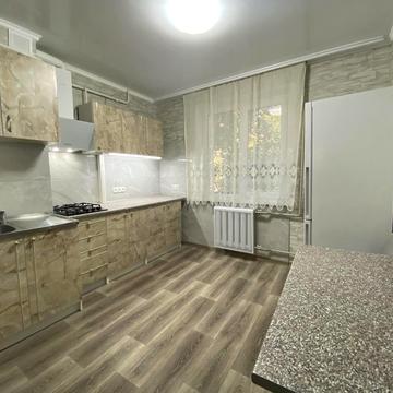 Набережна Перемоги вул., 48