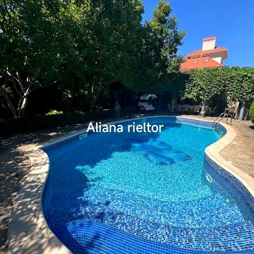 Оренда будинку з басейном та зоною BBQ