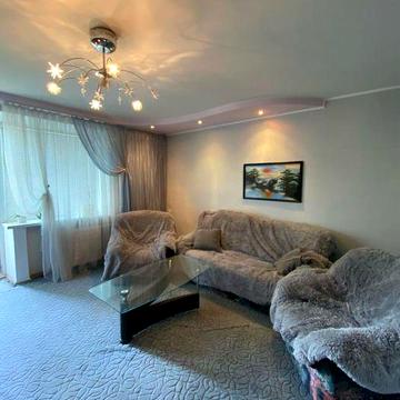 Трикімнатна квартира в довгострокову оренду по вулиці Полякова !