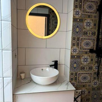 ПродамНЕДОРОГО квартиру   теплу  в центральному районі міста ЖК Гуржіівська 48