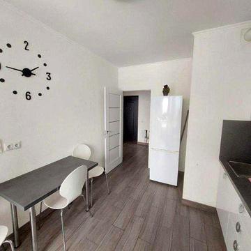 Оренда 1-к квартири в ЖК "Варшавський" на вул. Родини Крістерів 20.