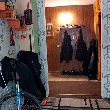 Продам 4 кімнаьну квартиру з частковим ремонтом