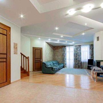 3-кім Дарвіна, 3 Сталінка, Печерський р-н, ст.м Хрещатик, Палац Спорту