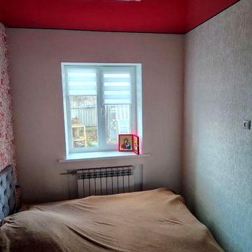 Дом з великим двором