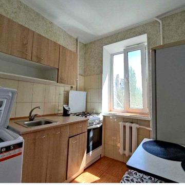 1 комнатная гостинка Академикам Заболотного 18