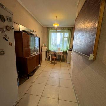 Продається 3-х кімнатна квартира на перехресті Домбровського/Перемоги