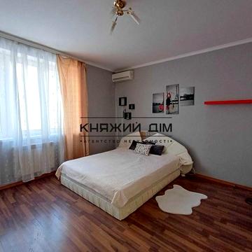 Без комісії Продаж 3-кімнатної квартири м. Осокорки.