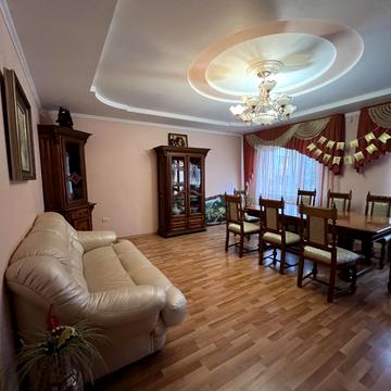 Лозова вул., 30