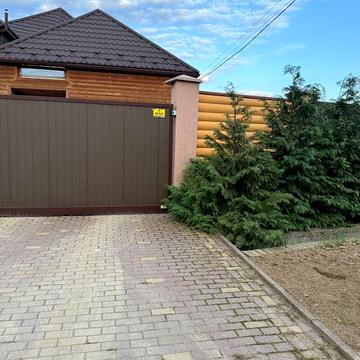 Житловий будинок з ділянкою в Мукачеві