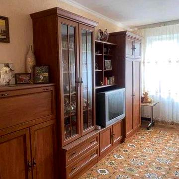 Продам 2  кімнатну квартиру в гарному житловому стані