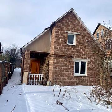 Продаж добротного цегляного будинку — м. Рівне