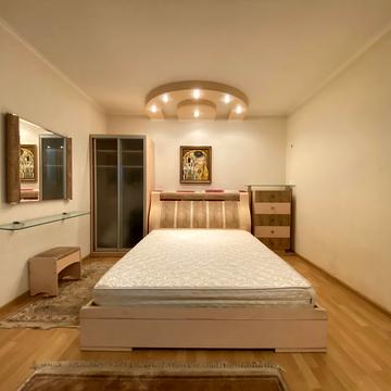 Срібнокільська вул., 16