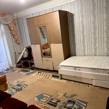 Здається в оренду 2х кімнатна , 1 поверх, газ