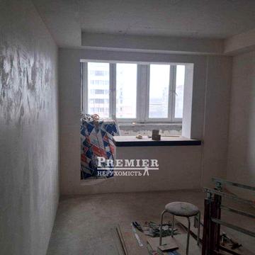 Продам 4 кімнатну квартиру на Заболотного. Поряд з ТЦ Сімя